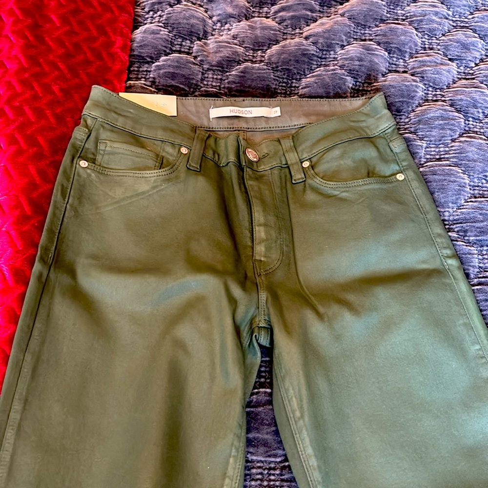 55% cotton 33% modal 66%poly 2% elastane. Machine washable